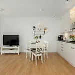 Apartmán Close To The Sea, With Pool And Sauna