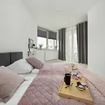 Close To The Sea, With Pool And Sauna Apartmán *