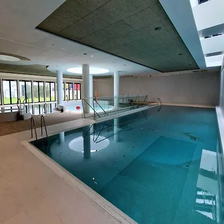 아파트 Close To The Sea, With Pool And Sauna 포비에로보