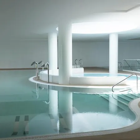 شقة Close To The Sea, With Pool And Sauna