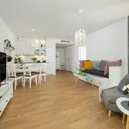 Close To The Sea, With Pool And Sauna شقة