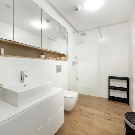 شقة Close To The Sea, With Pool And Sauna *