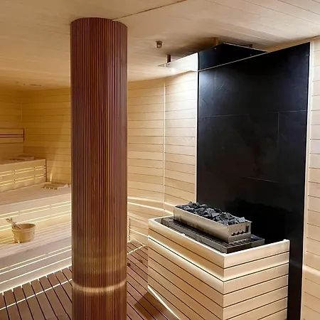 Close To The Sea, With Pool And Sauna شقة بوبيروفو
