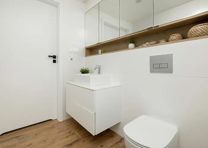 شقة Close To The Sea, With Pool And Sauna *