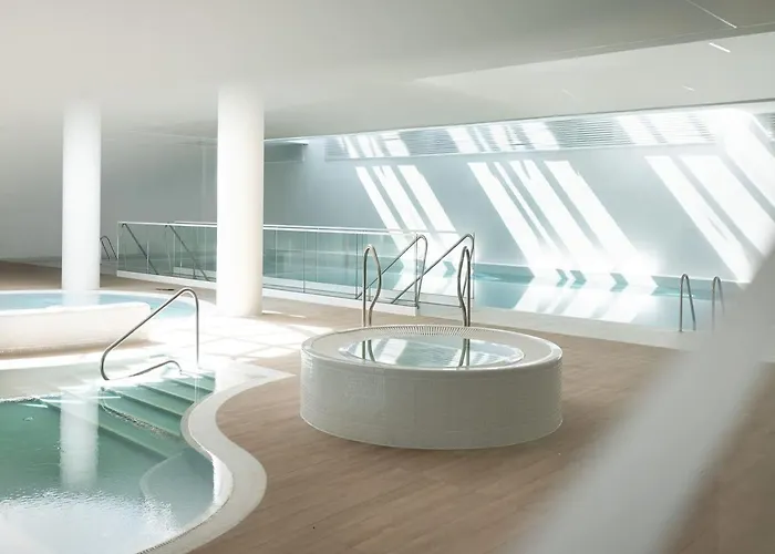 Close To The Sea, With Pool And Sauna شقة